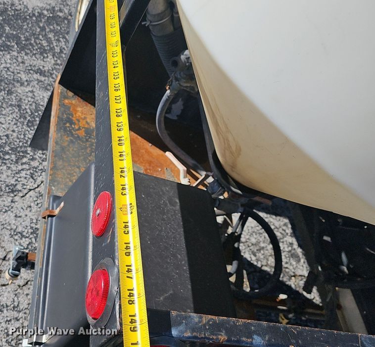 image for item EJ5890 2001 Isuzu NQR flatbed truck