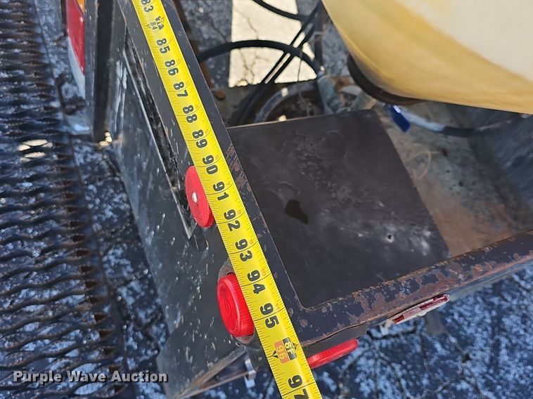 image for item EJ5890 2001 Isuzu NQR flatbed truck