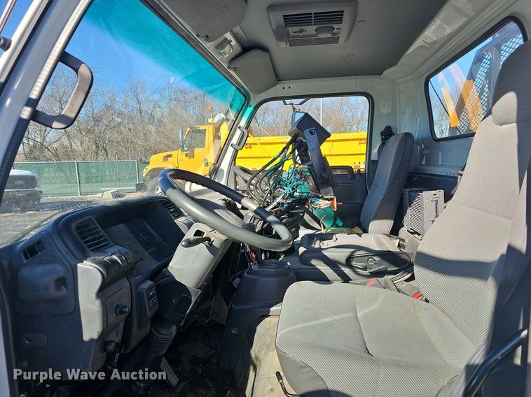 image for item EJ5890 2001 Isuzu NQR flatbed truck