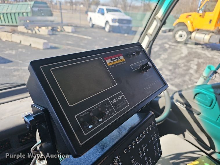 image for item EJ5890 2001 Isuzu NQR flatbed truck