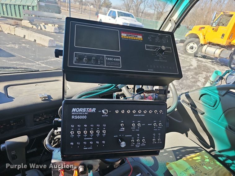 image for item EJ5890 2001 Isuzu NQR flatbed truck