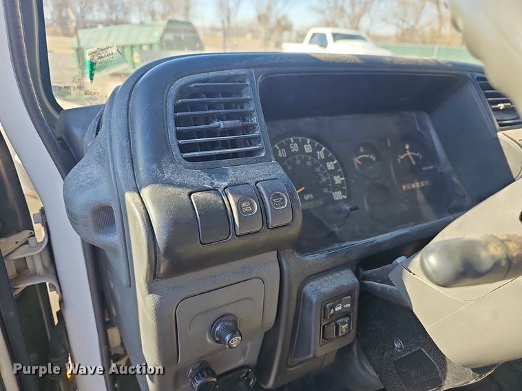 image for item EJ5890 2001 Isuzu NQR flatbed truck