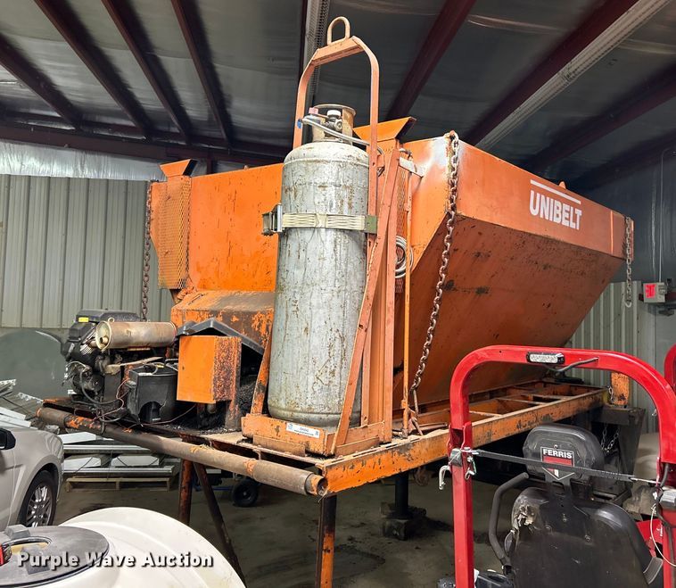 image for item EK4042 UniBelt/PB Loader BC-3SM pothole patcher