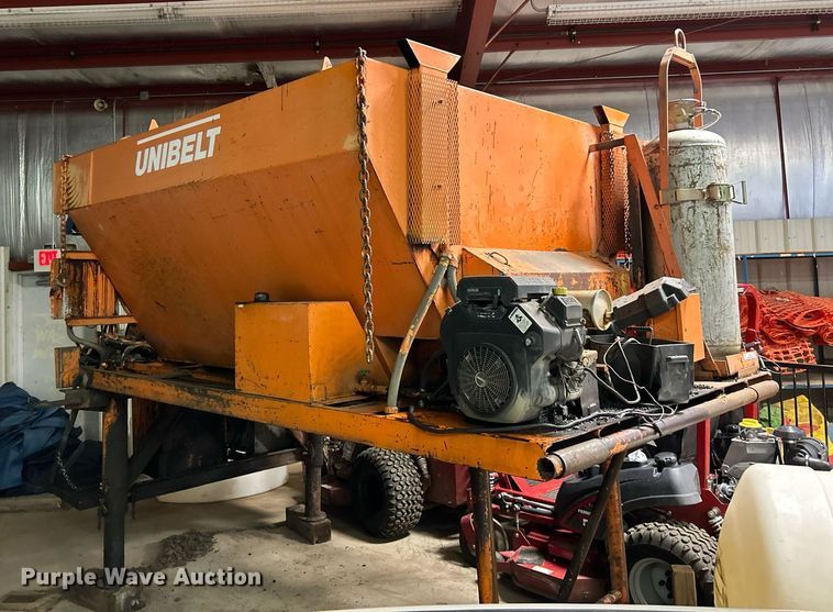 image for item EK4042 UniBelt/PB Loader BC-3SM pothole patcher