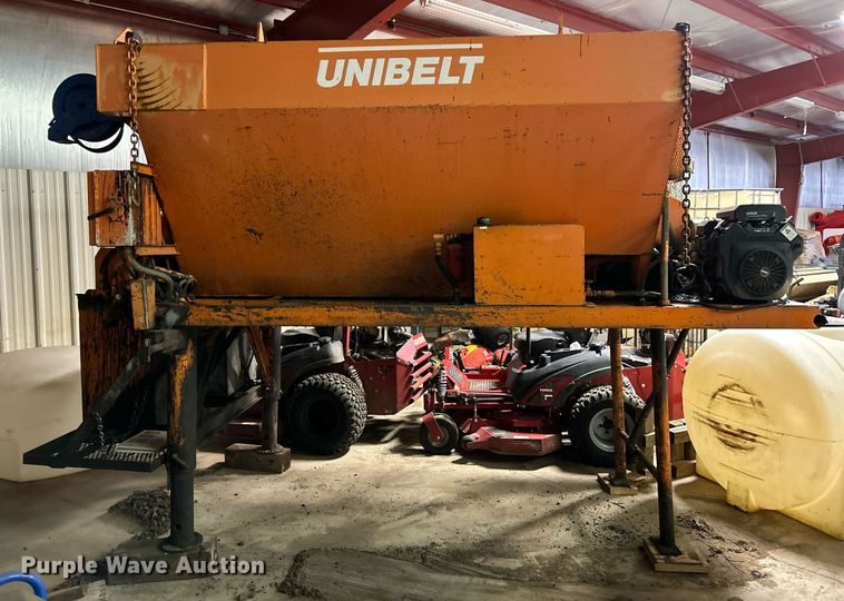 image for item EK4042 UniBelt/PB Loader BC-3SM pothole patcher