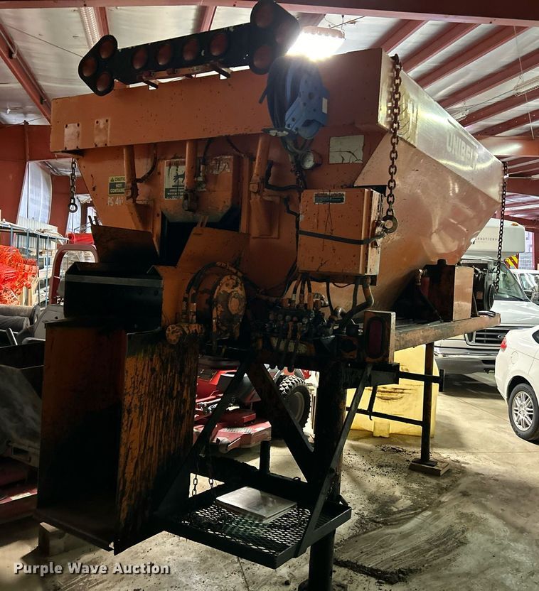 image for item EK4042 UniBelt/PB Loader BC-3SM pothole patcher