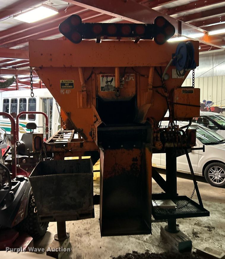 image for item EK4042 UniBelt/PB Loader BC-3SM pothole patcher