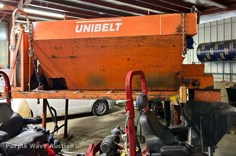 image for item EK4042 UniBelt/PB Loader BC-3SM pothole patcher