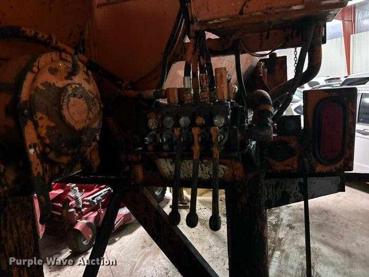 image for item EK4042 UniBelt/PB Loader BC-3SM pothole patcher