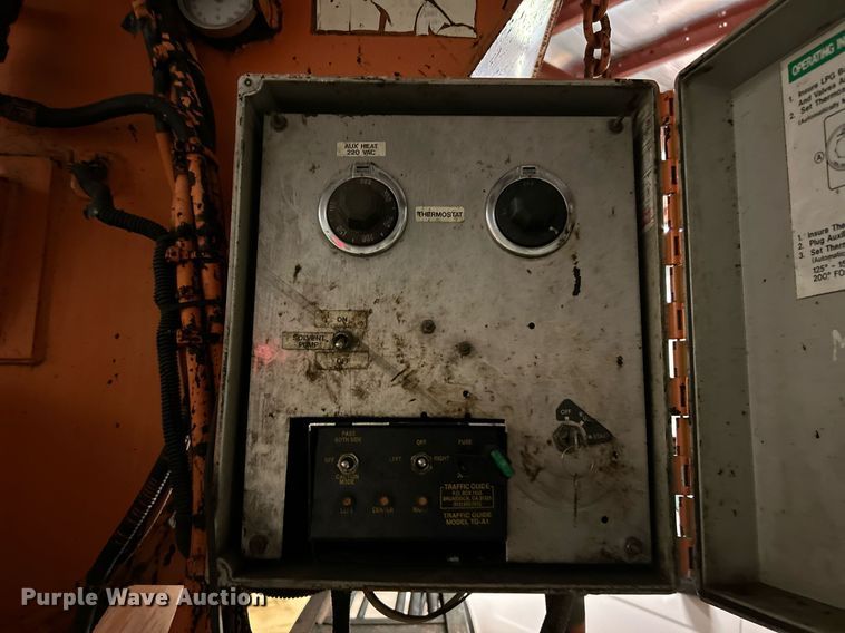 image for item EK4042 UniBelt/PB Loader BC-3SM pothole patcher