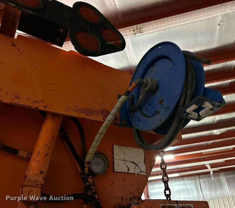 image for item EK4042 UniBelt/PB Loader BC-3SM pothole patcher