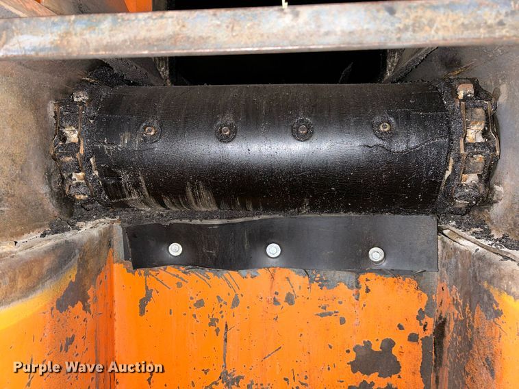 image for item EK4042 UniBelt/PB Loader BC-3SM pothole patcher