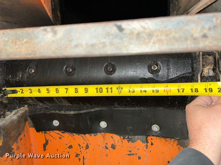 image for item EK4042 UniBelt/PB Loader BC-3SM pothole patcher