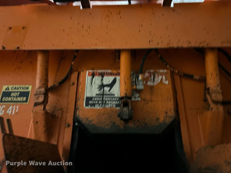 image for item EK4042 UniBelt/PB Loader BC-3SM pothole patcher