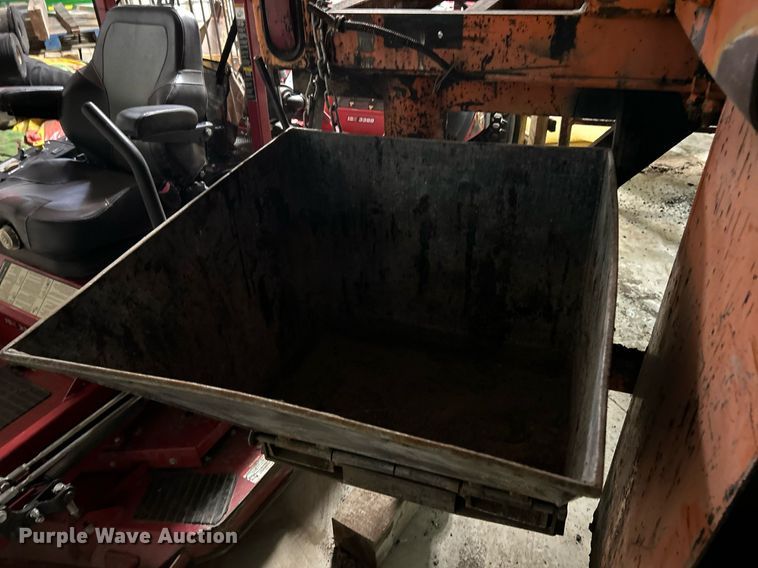 image for item EK4042 UniBelt/PB Loader BC-3SM pothole patcher