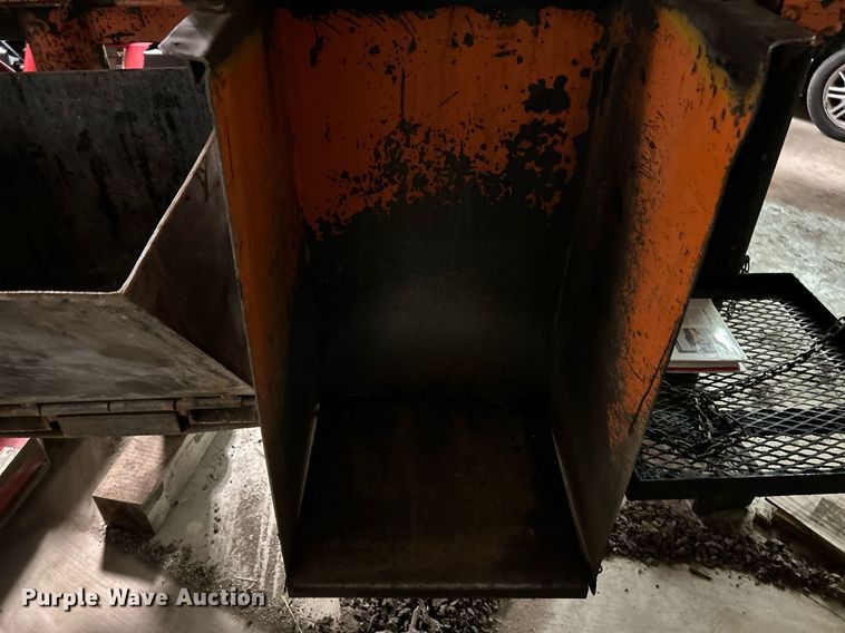 image for item EK4042 UniBelt/PB Loader BC-3SM pothole patcher