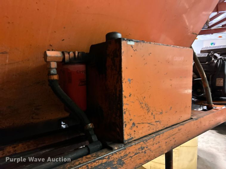 image for item EK4042 UniBelt/PB Loader BC-3SM pothole patcher