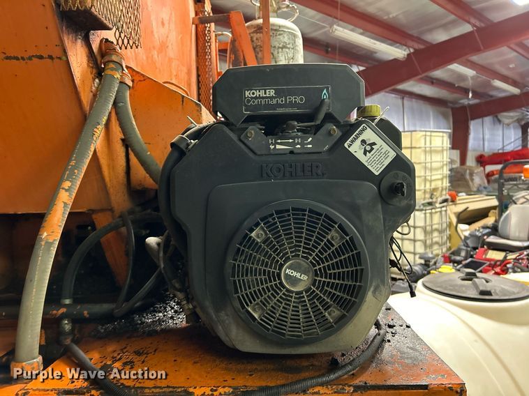 image for item EK4042 UniBelt/PB Loader BC-3SM pothole patcher