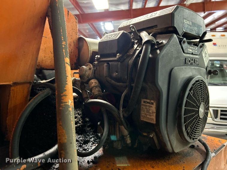 image for item EK4042 UniBelt/PB Loader BC-3SM pothole patcher