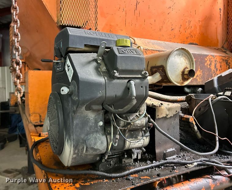 image for item EK4042 UniBelt/PB Loader BC-3SM pothole patcher