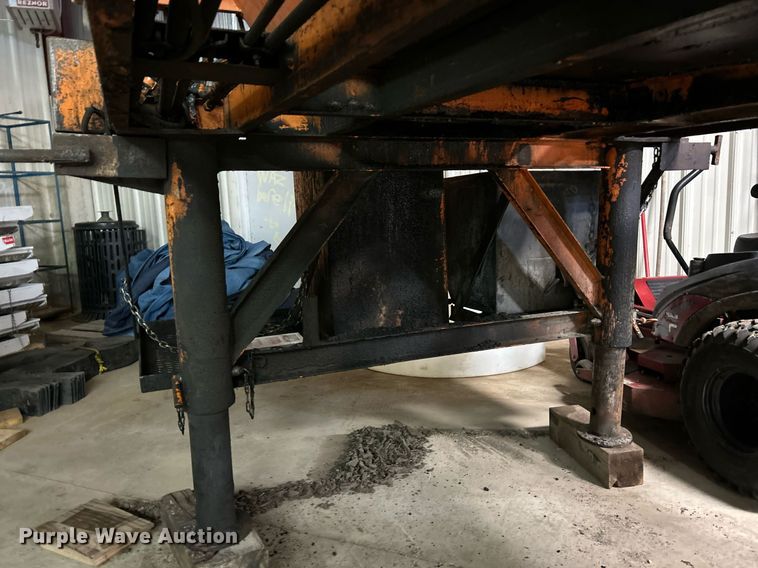 image for item EK4042 UniBelt/PB Loader BC-3SM pothole patcher