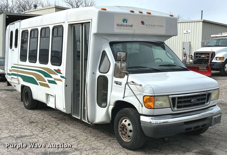 image for item EK4049 2003 Diamond Coach shuttle bus