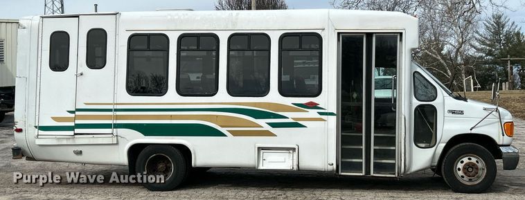 image for item EK4049 2003 Diamond Coach shuttle bus