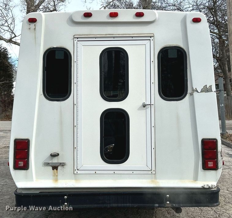 image for item EK4049 2003 Diamond Coach shuttle bus