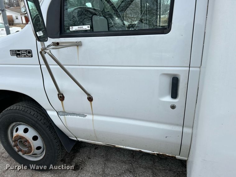 image for item EK4049 2003 Diamond Coach shuttle bus