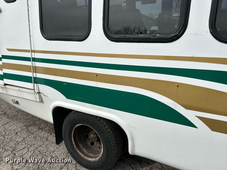 image for item EK4049 2003 Diamond Coach shuttle bus