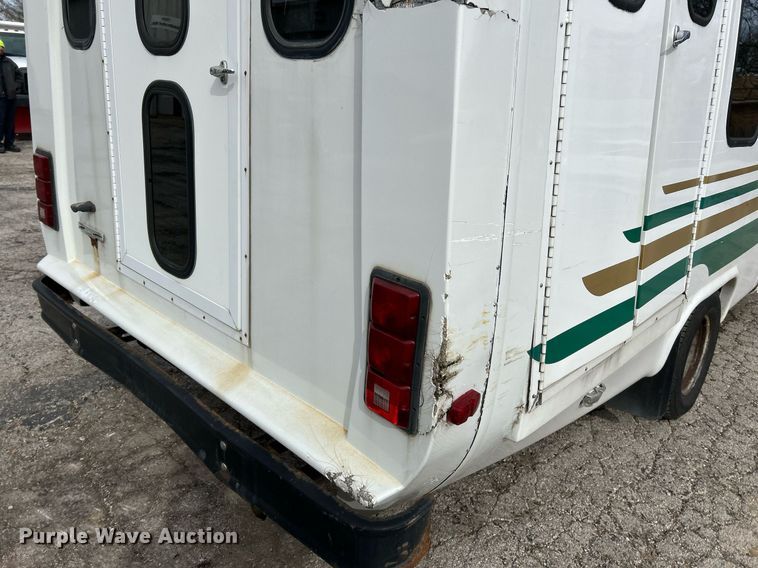 image for item EK4049 2003 Diamond Coach shuttle bus