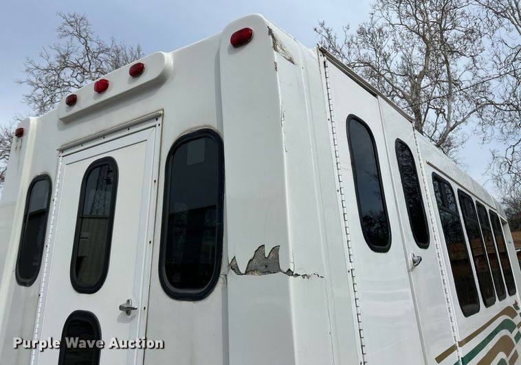 image for item EK4049 2003 Diamond Coach shuttle bus