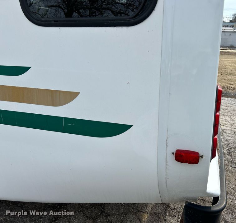 image for item EK4049 2003 Diamond Coach shuttle bus