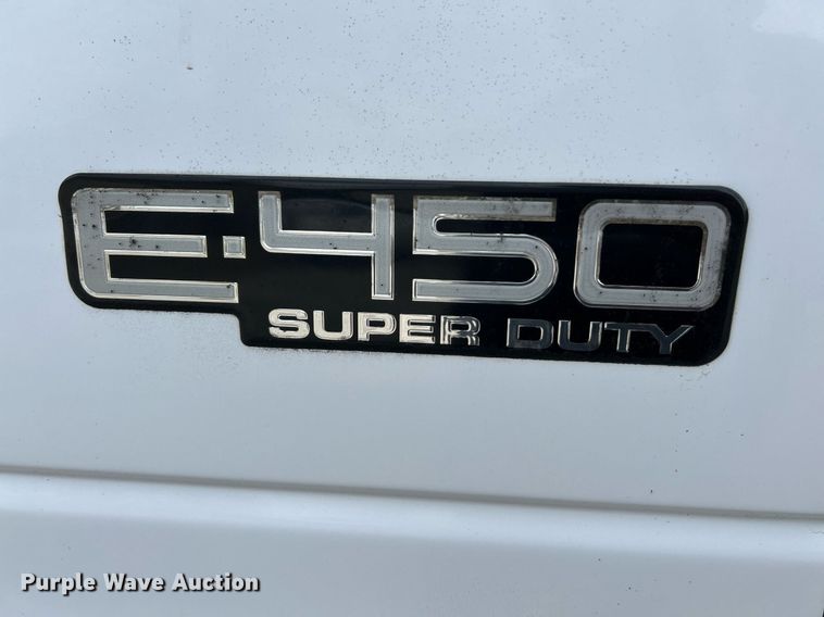 image for item EK4049 2003 Diamond Coach shuttle bus