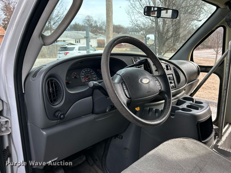 image for item EK4049 2003 Diamond Coach shuttle bus