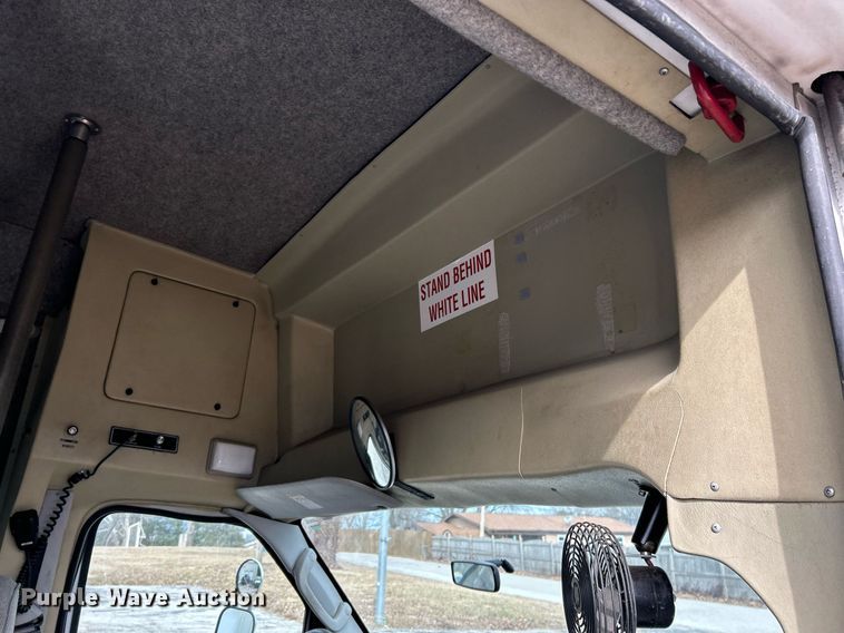 image for item EK4049 2003 Diamond Coach shuttle bus