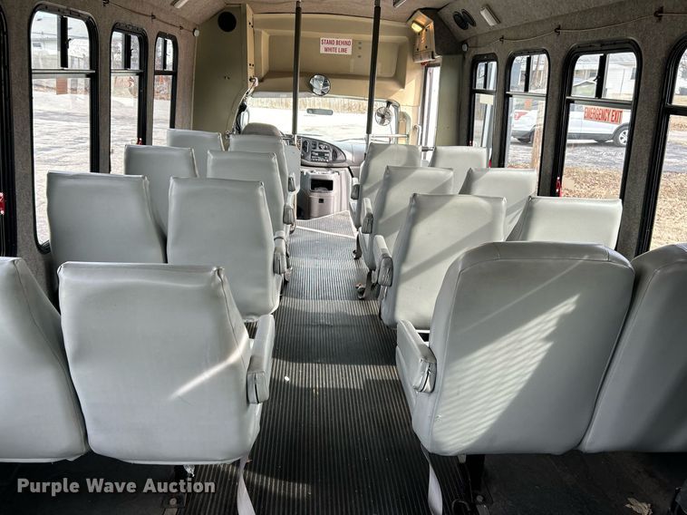 image for item EK4049 2003 Diamond Coach shuttle bus