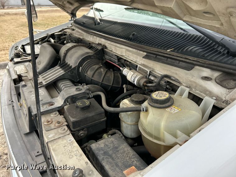 image for item EK4049 2003 Diamond Coach shuttle bus