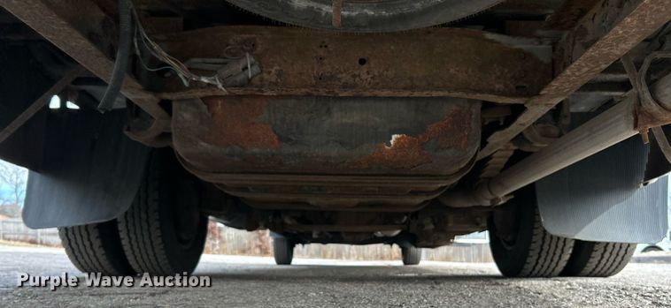 image for item EK4049 2003 Diamond Coach shuttle bus