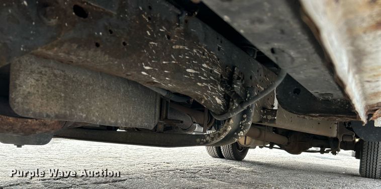 image for item EK4049 2003 Diamond Coach shuttle bus