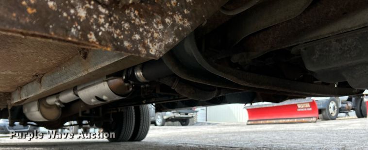 image for item EK4049 2003 Diamond Coach shuttle bus