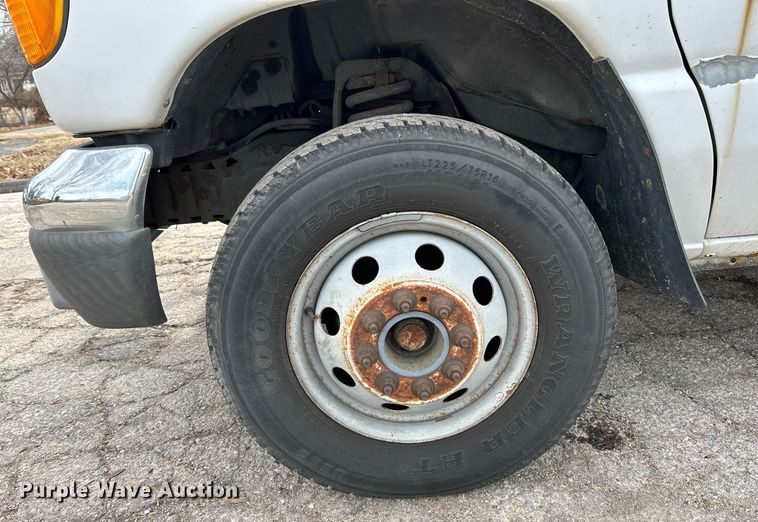 image for item EK4049 2003 Diamond Coach shuttle bus