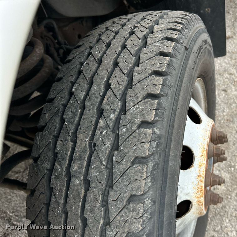 image for item EK4049 2003 Diamond Coach shuttle bus