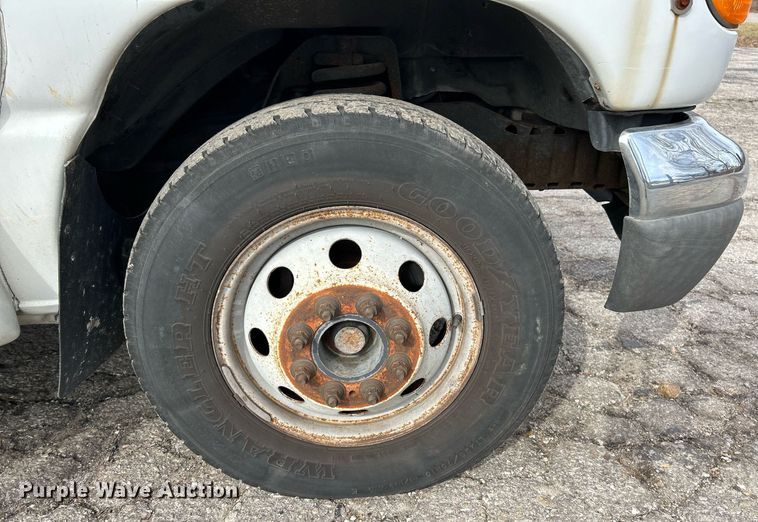 image for item EK4049 2003 Diamond Coach shuttle bus