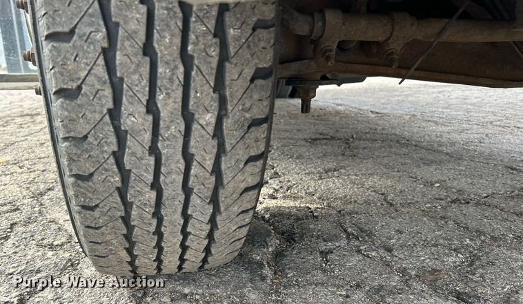 image for item EK4049 2003 Diamond Coach shuttle bus