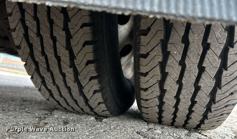 image for item EK4049 2003 Diamond Coach shuttle bus