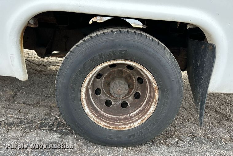 image for item EK4049 2003 Diamond Coach shuttle bus