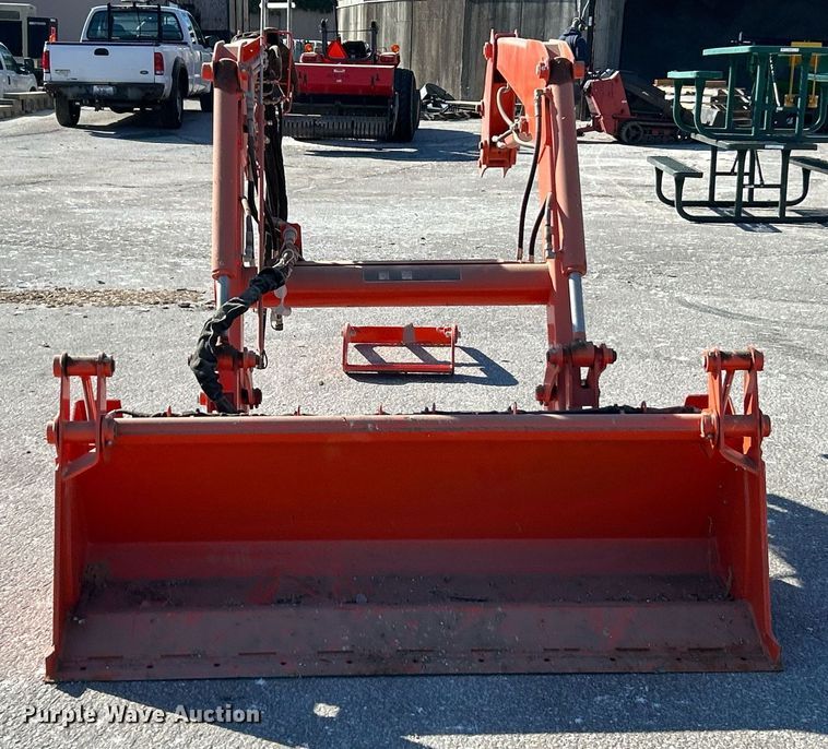 image for item EK4065 Kubota LA1153S loader and bucket