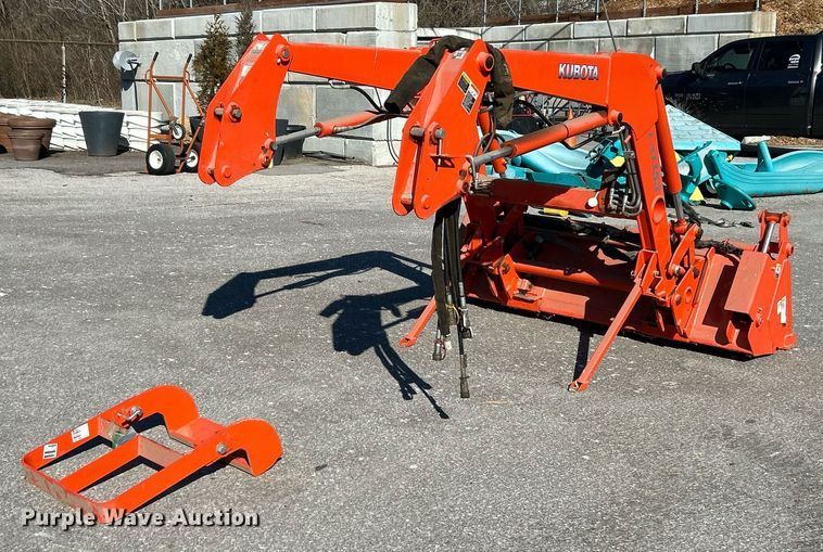 image for item EK4065 Kubota LA1153S loader and bucket