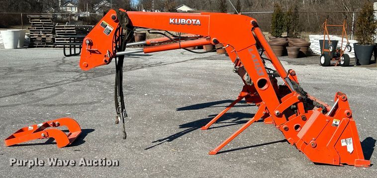 image for item EK4065 Kubota LA1153S loader and bucket